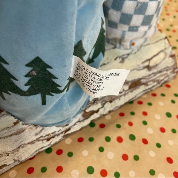 Vintage Sweet Christmas decor. Dancing and singing. Includes 2 AA batteries - Picture 6 of 6